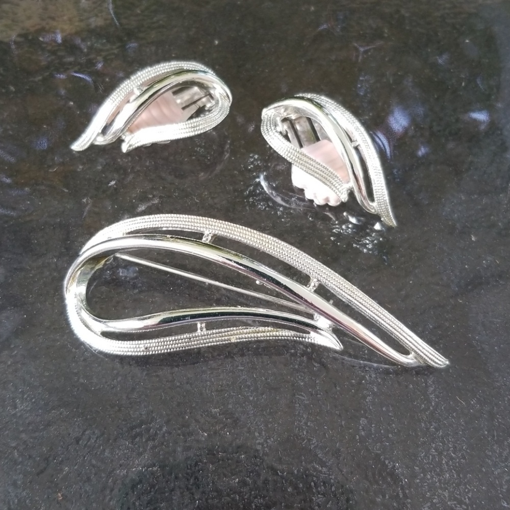 SARAH COVENTRY Silver Tone Brooch and Earrings